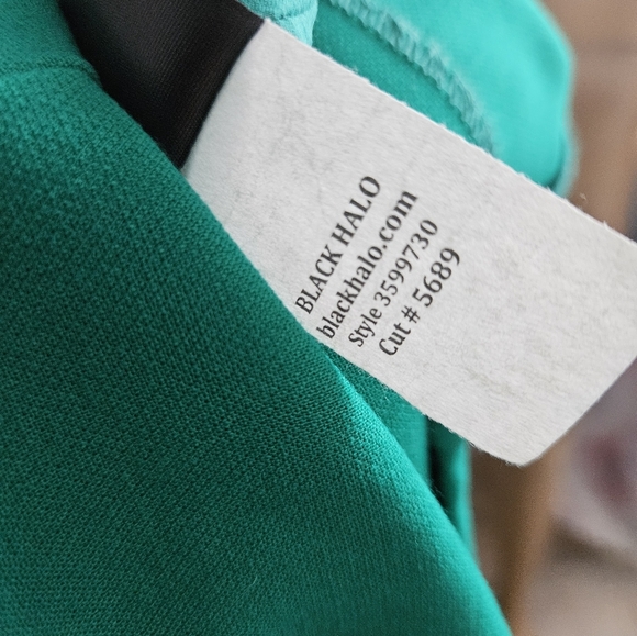 Black Halo Arden Off The Shoulder Dress - Picture 6 of 8